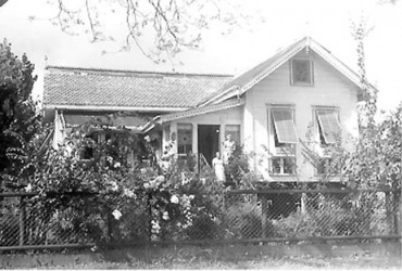 Sharples house at Anira and Oronoque Streets  Queenstown,  circa 1956– then the home of Dr E M Sharples, his son.