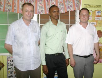  (L-R) Mike Davies, Marvin Waaldijk, Alex Simpson