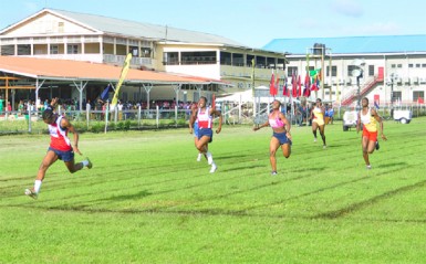 Alita Moore takes the Women’s 100m finals easily ahead of Nadine Rodrigues (left) and Leota Babb (second right). 