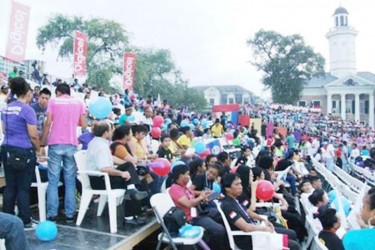 Hundreds gathered at Independence Square, Paramaribo for the closing of Carifesta X1