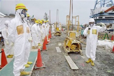 Members of a Fukushima prefecture panel, which monitors the safe decommissioning of the nuclear plant, inspect the construction site of the shore barrier, which is meant to stop radioactive water from leaking into the sea, near the No.1 and No.2 reactor building of the tsunami-crippled Fukushima Daiichi nuclear power plant in Fukushima, in this photo released by Kyodo August 6, 2013. REUTERS/Kyodo 