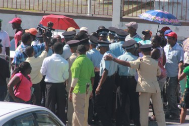 20130810parliamentprotest14