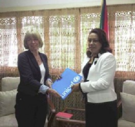 UNICEF’s Representative for Guyana and Suriname,  Marianne Flach (left) presents her credentials to Foreign Affairs Minister Carolyn Rodrigues-Birkett. (GINA photo) 