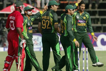 Pakistan players celebrate Hamilton Masakadza’s dismissal. (Photo courtesy Cricket365)