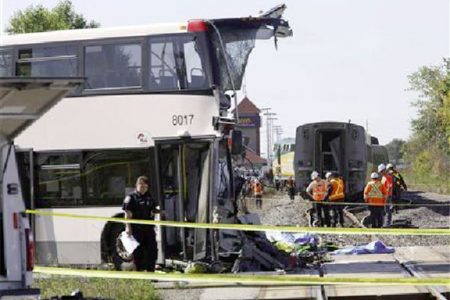 Investigators examine the scene of an accident involving a bus and a train in Ottawa September 18, 2013. (Reuters/Chris Wattie)