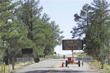 A sign at the entrance to Bandelier National Monument in New Mexico announces its closure October 1, 2013. REUTERS/Brian Snyder 