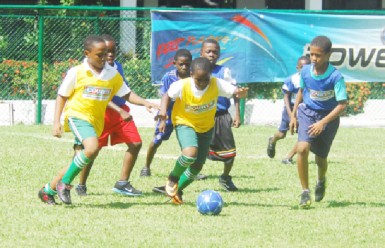 Action in the Petra Organisation/Courts Courts Guyana Incorporated in collaboration with Banks DIH Limited Pee Wee football tournament at Thirst Park yesterday.
