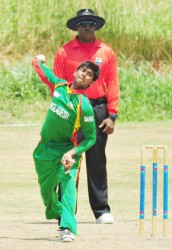 West Indies’ Gudakesh Motie-Kanhai better known for his bowling shows the West Indies U19 top order batsmen how it is done. (Orlando Charles photo) 