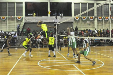 Guyana’s captain, Creston Rodney in action last night during Guyana’s 2-3 (27-29, 19-25, 15-25, 25-19, 15-7) defeat at the hands of Suriname. (Orlando Charles photo) 