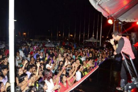 Diwali Utsav: Bollywood singer Jeffrey Iqbal performing on stage at the Guyana Hindu Dharmic Sabha’s Diwali Utsav held for the first time at the Guyana International Conference Centre (GICC) on Saturday. (GINA photo)