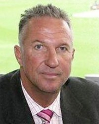  Ian Botham 