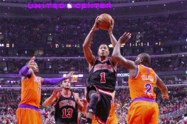 Chicago Bulls star Derrick Rose (1) goes up for the game-winning shot on Thursday against the New York Knicks. (Photo : Reuters) 