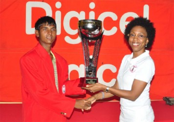 Avinda Kishore receives his trophy from Digicel’s Head of Marketing Jacqueline James. (Orlando Charles photo) 