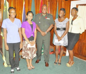 Recipients of the GDF Chief-of-Staff CSEC Awards flank Chief-of-Staff Brigadier Mark Phillips at the award ceremony. (GDF photo)