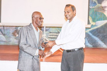 Famed Guyanese Calypsonian Lord Canary received an award last evening from the GMN for his contributions to Guyanese music. Presenting the award is Minister of Culture, Youth and Sport Dr Frank Anthony. 