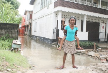 Look mommy the whole street is flooded! This mother and daughter were  photographed in Smyth Street yesterday. 