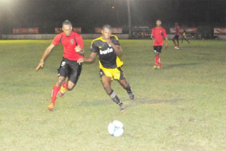 Alpha United’s Quincy Madramootoo (left) battling Grove Hi-Tech’s Dominic Garnett for possession (Orlando Charles photo)
