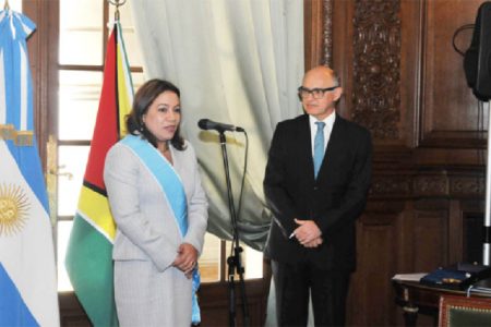Carolyn Rodrigues-Birkett speaking after the presentation of the award in the presence of Argentinian Foreign Affairs Minister Hector Timmerman.