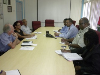 The GHRA team (left) and the ministry team (Ministry of Natural Resources and the Environment photo) 
