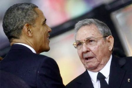 US President Barack Obama (left) and Cuban President Raul Castro in an historic handshake yesterday at the memorial service for the late South African President Nelson Mandela in Johannesburg. (Reuters photo)