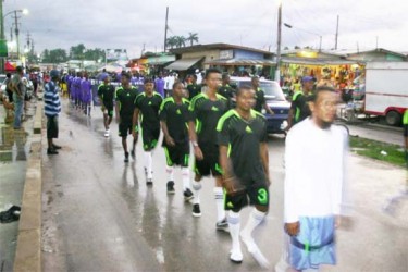 The teams during the parade 