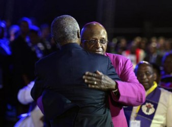 Archbishop Desmond Tutu (R) and former South African President Thabo Mbeki greet each other before the funeral ceremony of former South African President Nelson Mandela in Qunu December 15, 2013.  REUTERS/Odd Andersen/Pool