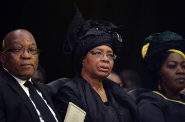 The widow of former South African President Nelson Mandela, Graca Machel (C), and South Africa President Jacob Zuma (L) attend Mandela’s funeral ceremony in Qunu December 15, 2013.  REUTERS/Odd Andersen/Pool