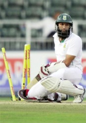 Graeme Smith was run out for 44 and Hashim Amla bowled in peculiar fashion as India closed in on what could be a famous victory against South Africa. Photos Cricket 365) 