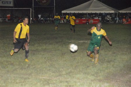 Adrian Adams of Santos (left) in the process of challenging GDF’s Desford Williams for possession of the ball in their semi-final matchup. 
