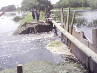 The section of the conservancy dam that broke away 