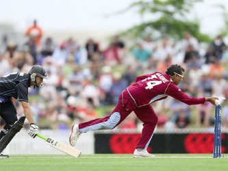 Sunil Narine assists in running out Ross Taylor. (Photo courtesy Cricket365)