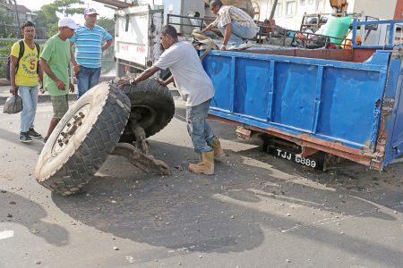 The axle of this trailer that was transporting a large amount of stone into the city broke on Saffon Street yesterday.