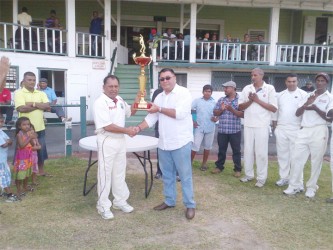 Raj Singh hands over the trophy to captain of the winning team Sheik Mohamed.