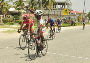 Godfrey Pollydore edges Alanzo Greaves to take the spoils of the third and final leg of the 17th annual Cheddi Jagan Memorial event. (Orlando Charles photo) 