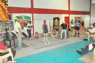  Andrea Smith shows perfect form during the deadlift exercise on Sunday.