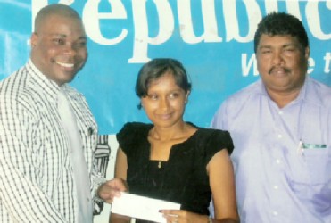 Republic Bank Manager Randolph Sears (left) hands over sponsorship cheque to Alisa Moonsee, at right is Anil Beharry BCB 1st Vice President