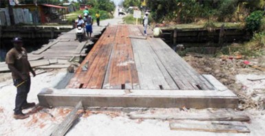 The under construction culvert (Works Ministry photo)