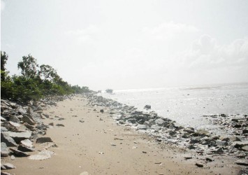 The sunny Barnwell seawall