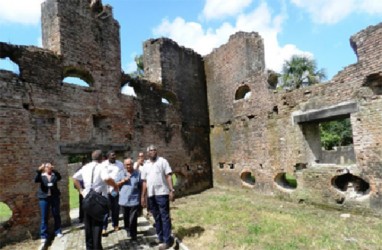 Minister Robeson Benn and other staffers of the Ministry of Public Works on Wednesday during a visit to Fort Island, where they held the ministry’s monthly managers meeting. (Ministry of Public Works photo)