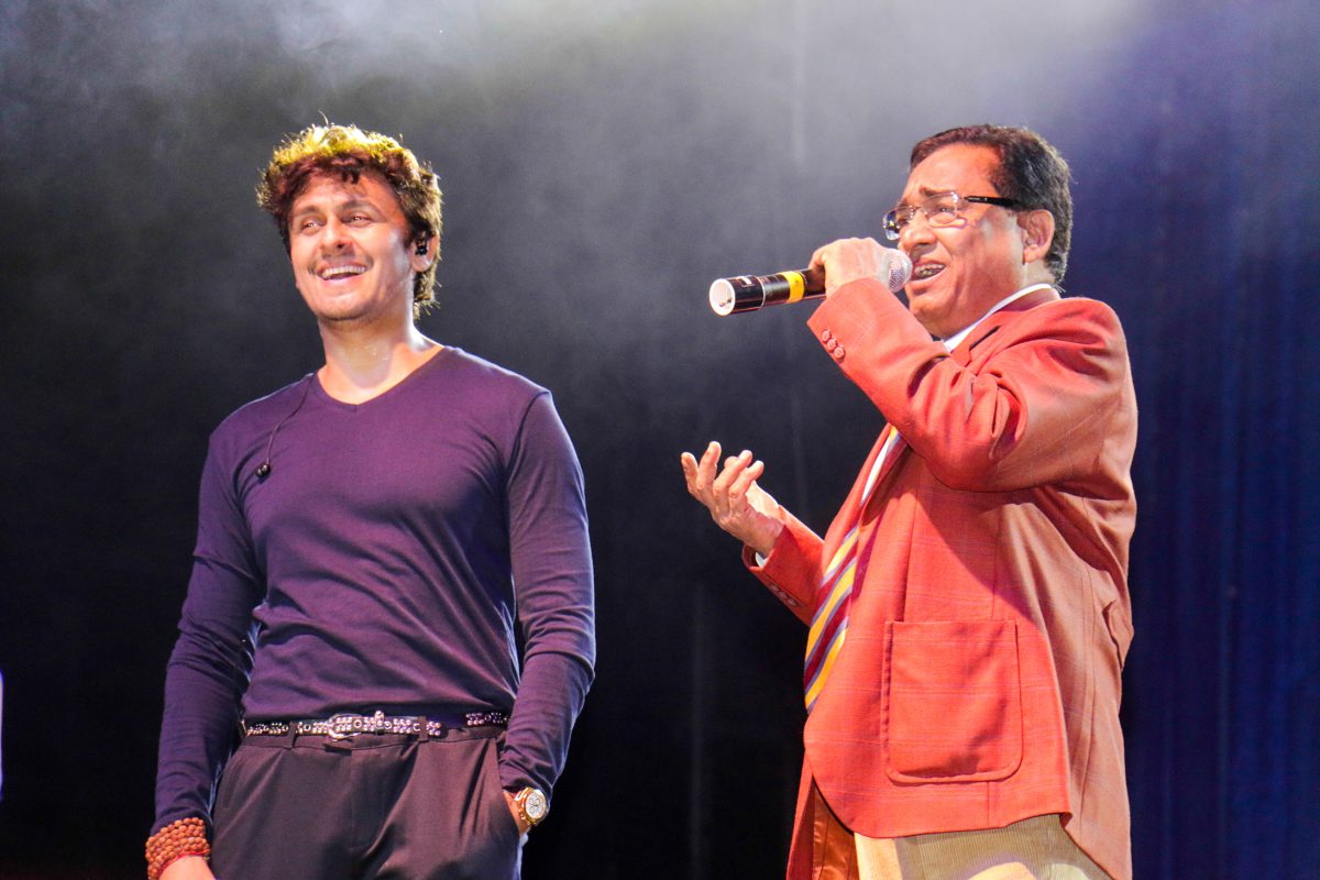 Father and son: Sonu Nigam (left) and his father Agam Kumar Nigam on stage at the Nigam ‘Klose to my Soul Concert’ last night at the National Stadium, Providence. (Photo by Arian Browne)