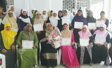 Sultana Jamaludeen (third left) flanked by the participants and members of the NISA executive
