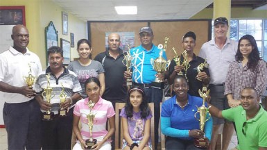 Winners in Crown Mining golf tourney display their trophies 