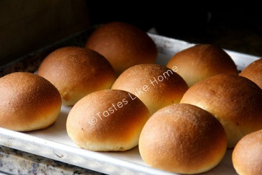 Freshly baked Tennis Rolls  (Photo by Cynthia Nelson) 