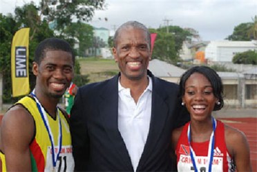 CARICOM Assistant Secretary General Dr. Douglas Slater (c) with the winners of the CARICOM 10K in Antigua/Barbuda – Cleveland Forde of Guyana, winner of the men’s event and Tonya Nero of Trinidad and Tobago, winner of the women’s event. 