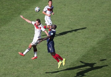Miroslav Klose of Germany and Mamadou Sakho of France compete for the ball during the 2014 FIFA World Cup Brazil Quarter Final match between France and Germany at Maracana on July 4, 2014 in Rio de Janeiro, Brazil. (FIFA.com photo) 