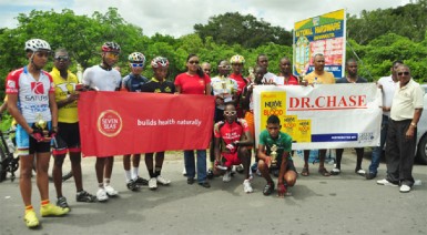 Yesterday’s prize winners posing with their spoils. (Orlando Charles photo)