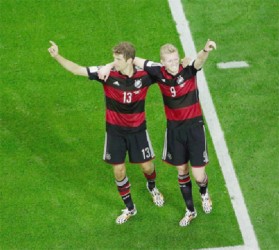 Andre Schuerrle of Germany (R) celebrates scoring his team’s seventh goal and his second of the match with Thomas Mueller during the 2014 FIFA World Cup Brazil Semi Final match between Brazil and Germany yesterday. (FIFA.com photo)