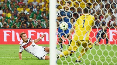 Mario Goetze of Germany scores his team’s only goal past Sergio Romero of Argentina in extra time during the 2014 FIFA World Cup Brazil Final match between Germany and Argentina at Maracana yesterday.(FIFA.com photo) 