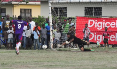 Waramadong goalkeeper saves a vital penalty against Beterwagting Secondary to send his team through to the final.(Orlando Charles photo. 