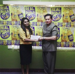 Public Relations Officer of Ansa McAL, Darshanie Yusuf hands over the sponsorship cheque to Cecil Kennard.  